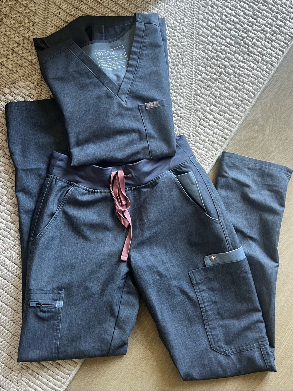 Figs Catarina scrub top + Yola Skinny scrub pants